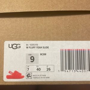 NWT Ugg fluff yeah slide womens size 9